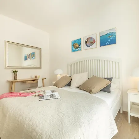 Bed & Breakfast B&bleucaineout