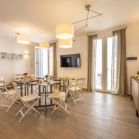 B&bleucaineout Bed & Breakfast 4*