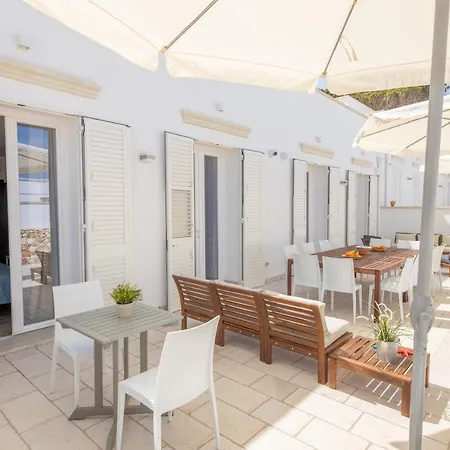 Bed & Breakfast B&bleucaineout 4*