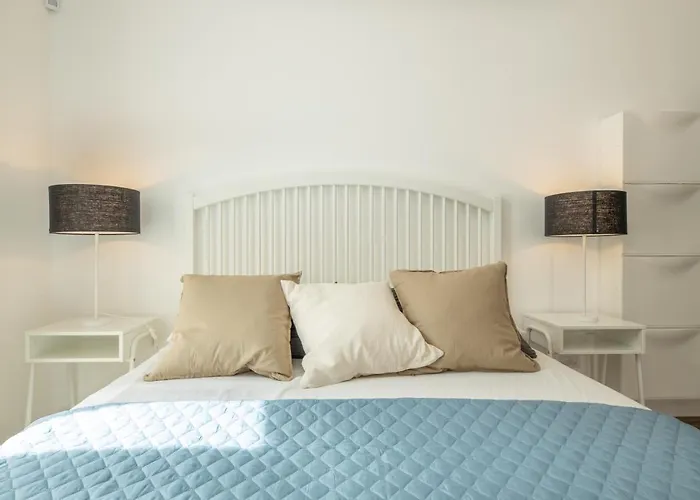 B&bleucaineout 莱乌卡