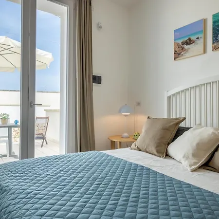 B&bleucaineout Bed & Breakfast *