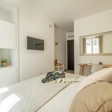 Bed & Breakfast B&bleucaineout *