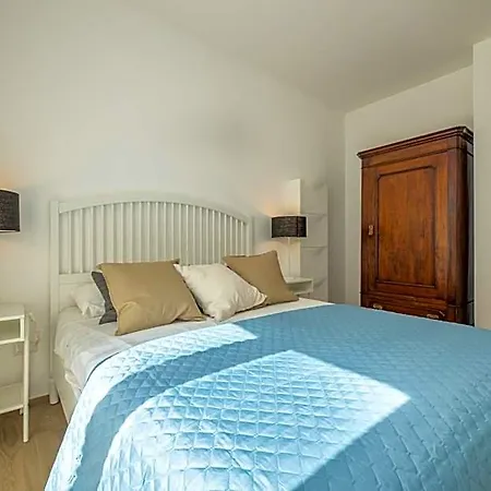 Bed & Breakfast B&bleucaineout 4*