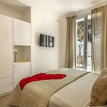 B&bleucaineout Bed & Breakfast