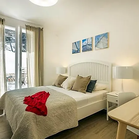 Bed & Breakfast B&bleucaineout